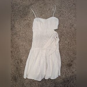 Elegant White Sleeveless Dress